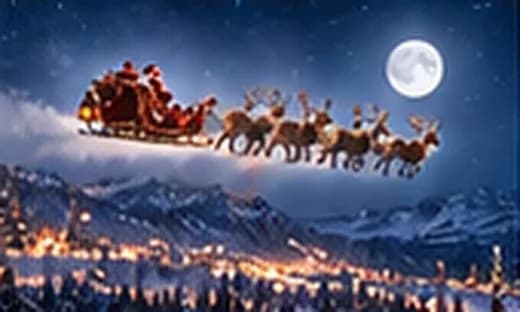 Le traîneau du Père Noël s’envole devant la pleine lune