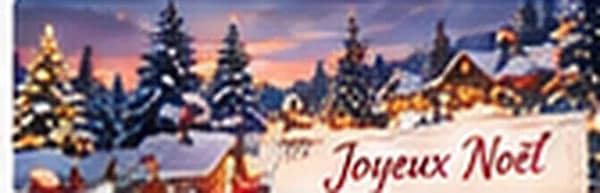 Kort „Glædelig jul“ over en snedækket granskov